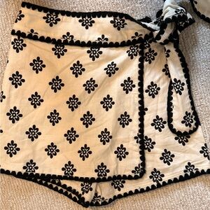 Elegant Black and White Patterned Skort